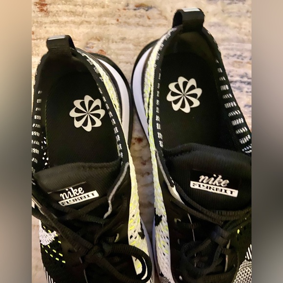 NWT Nike Air Max FlyKnit Racer Sneaker in Black/White - Picture 9 of 9